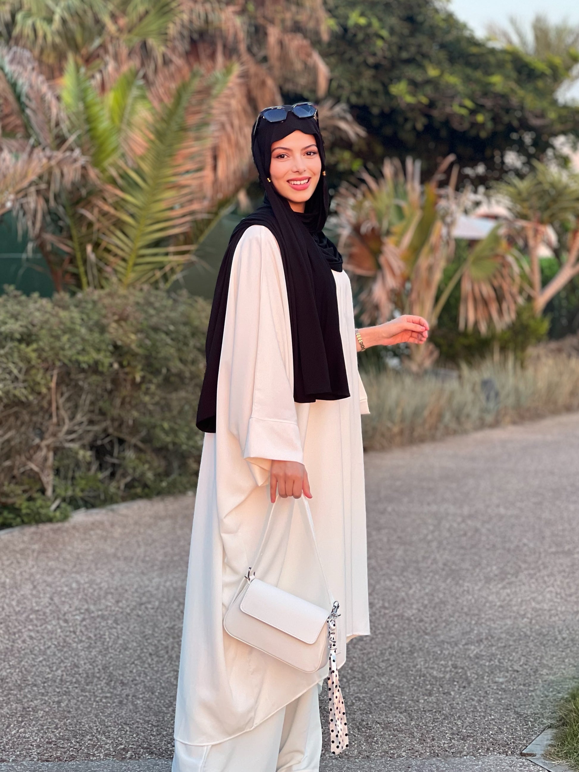 Flowing abaya set in beige