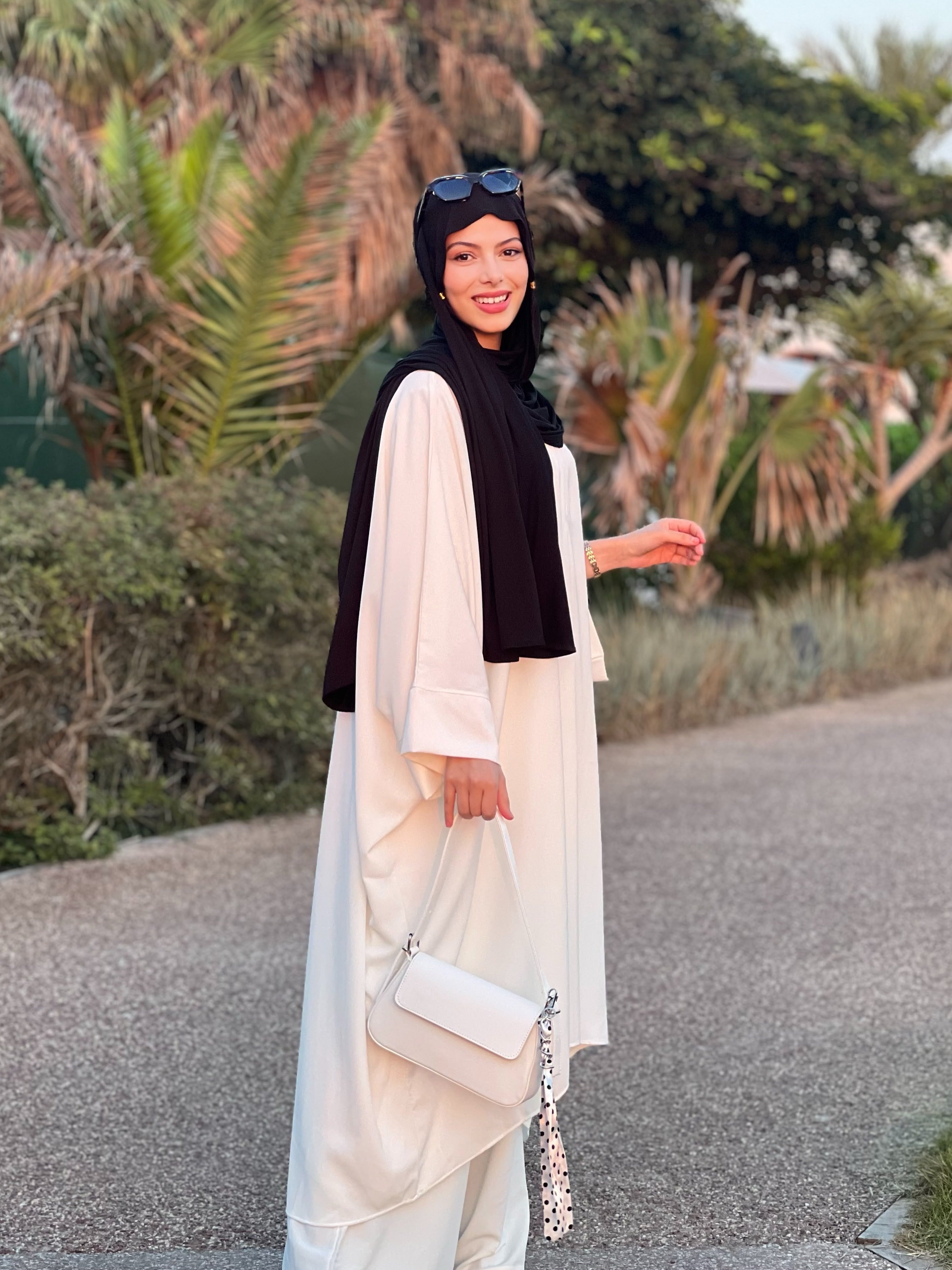 Flowing abaya set in beige